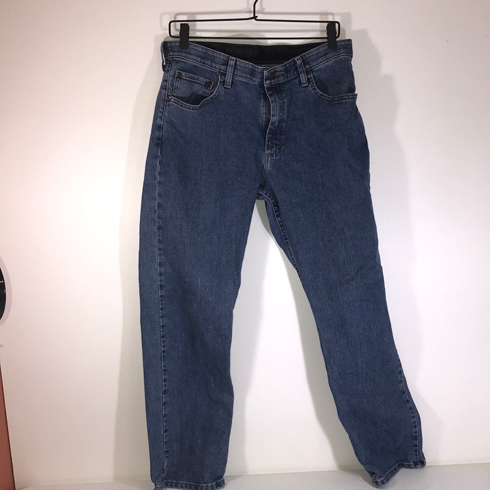 Like new Wrangler, Regular Fit, Straight Leg, Flex Fit Waistband, Size 32W X 30L